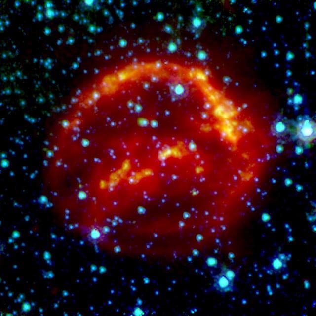 Kepler Supernova Remnant: A View from Spitzer Space Telescope